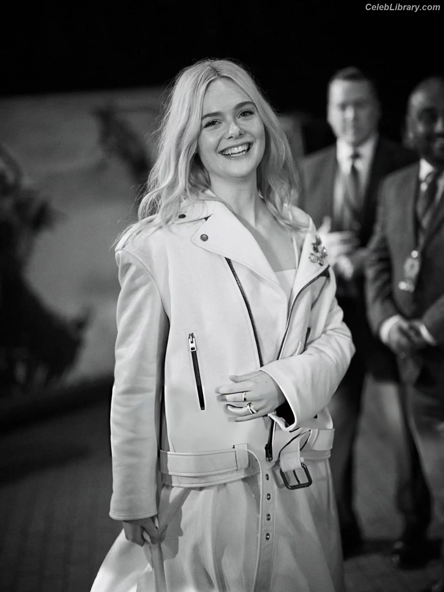 Elle Fanning photo 8 of 4118