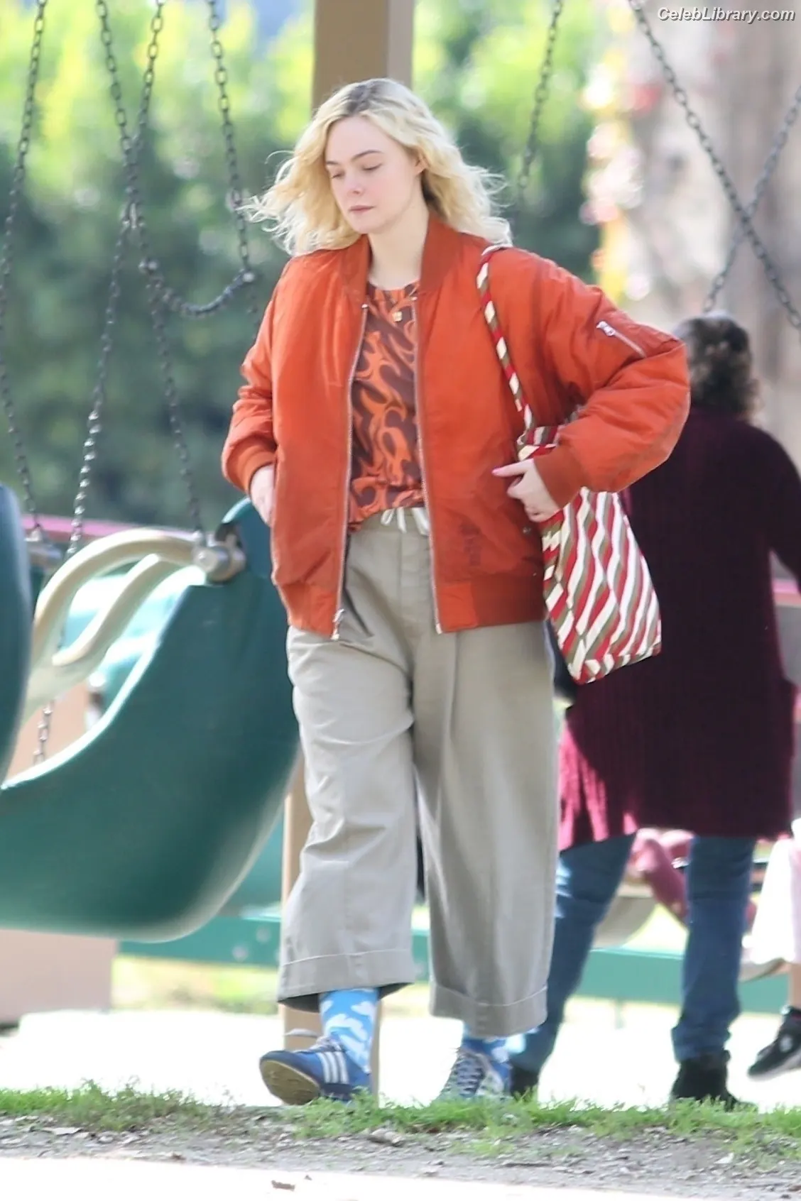 Elle Fanning photo 11 of 4118