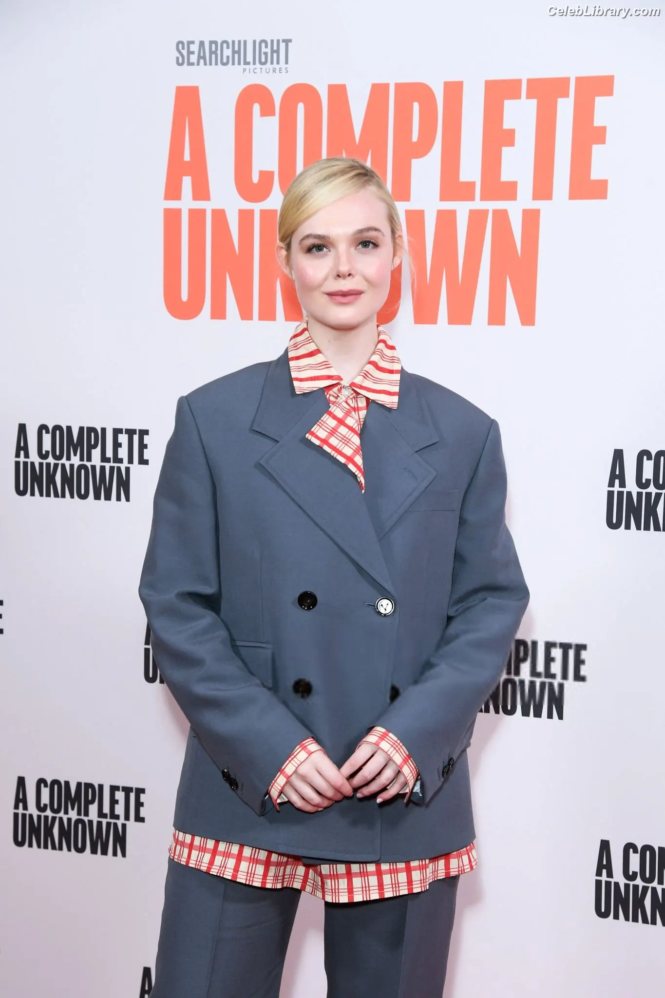 Elle Fanning photo 23 of 4118