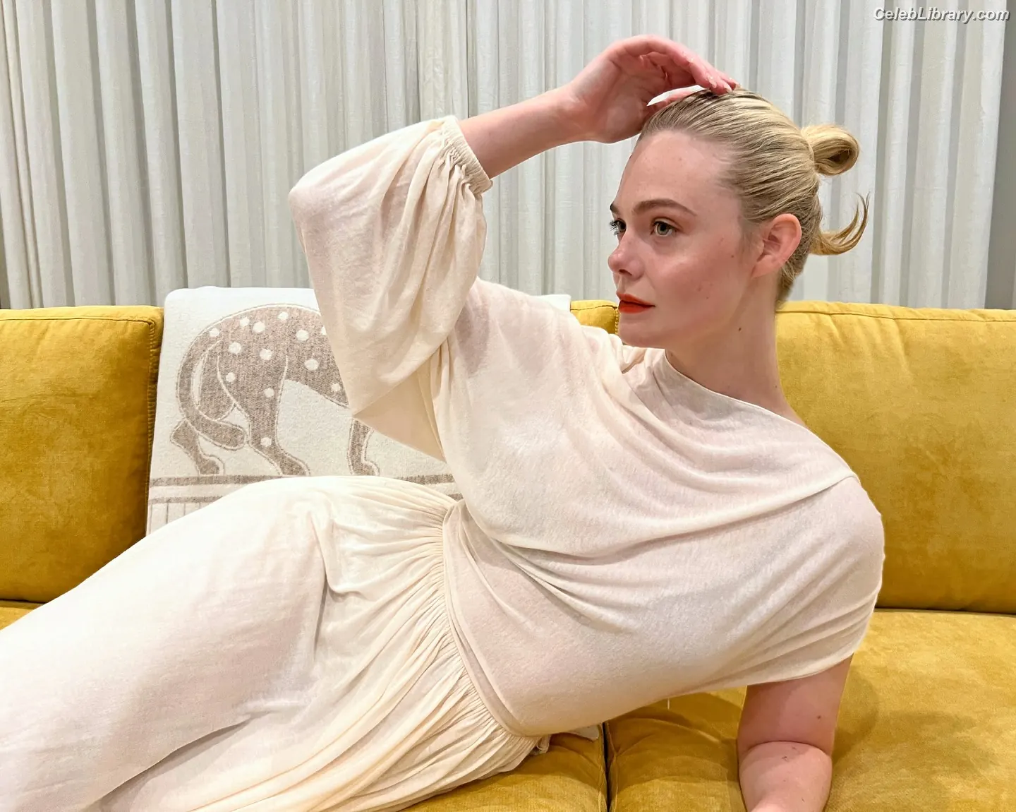 Elle Fanning photo 17 of 4118