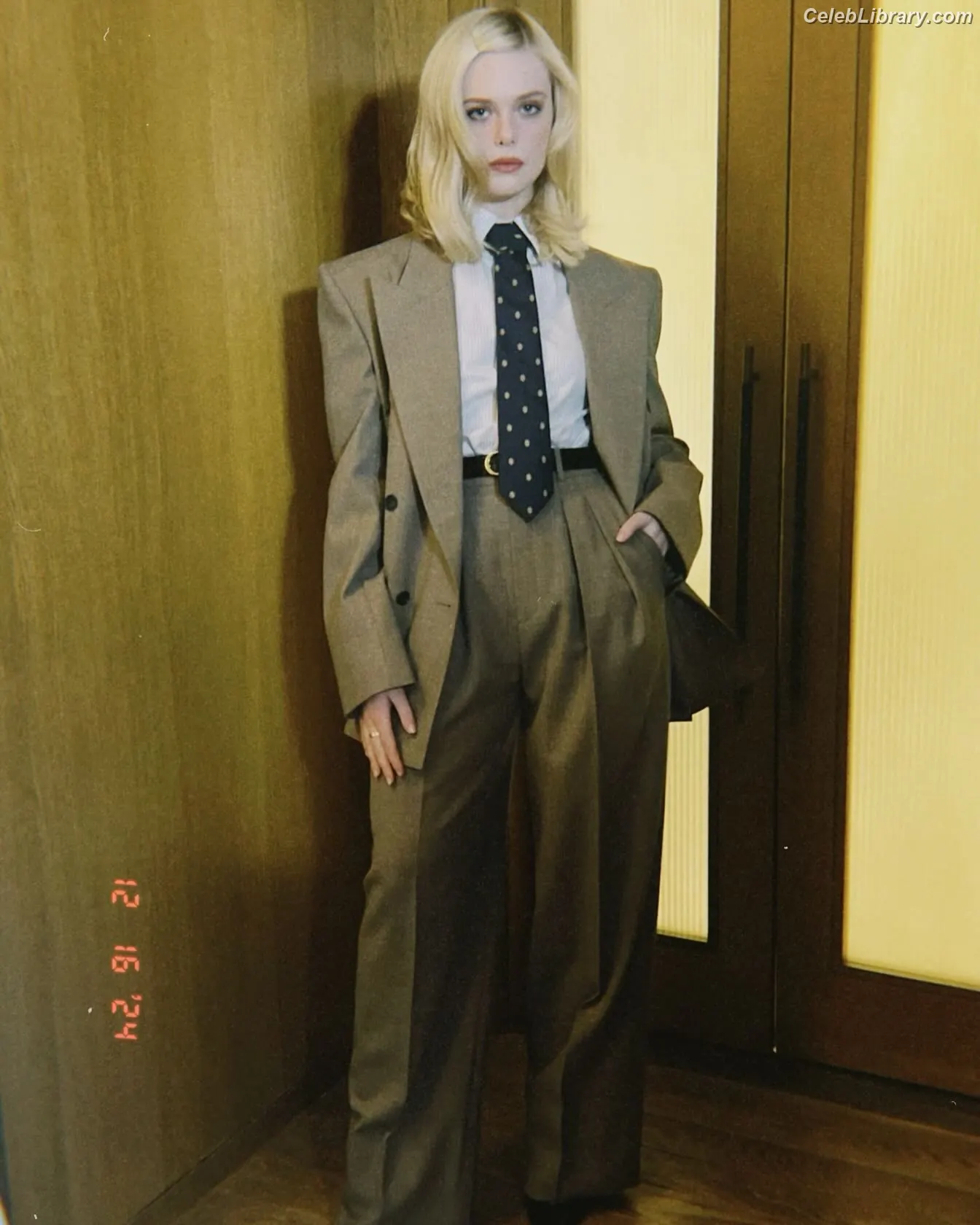 Elle Fanning photo 21 of 4118