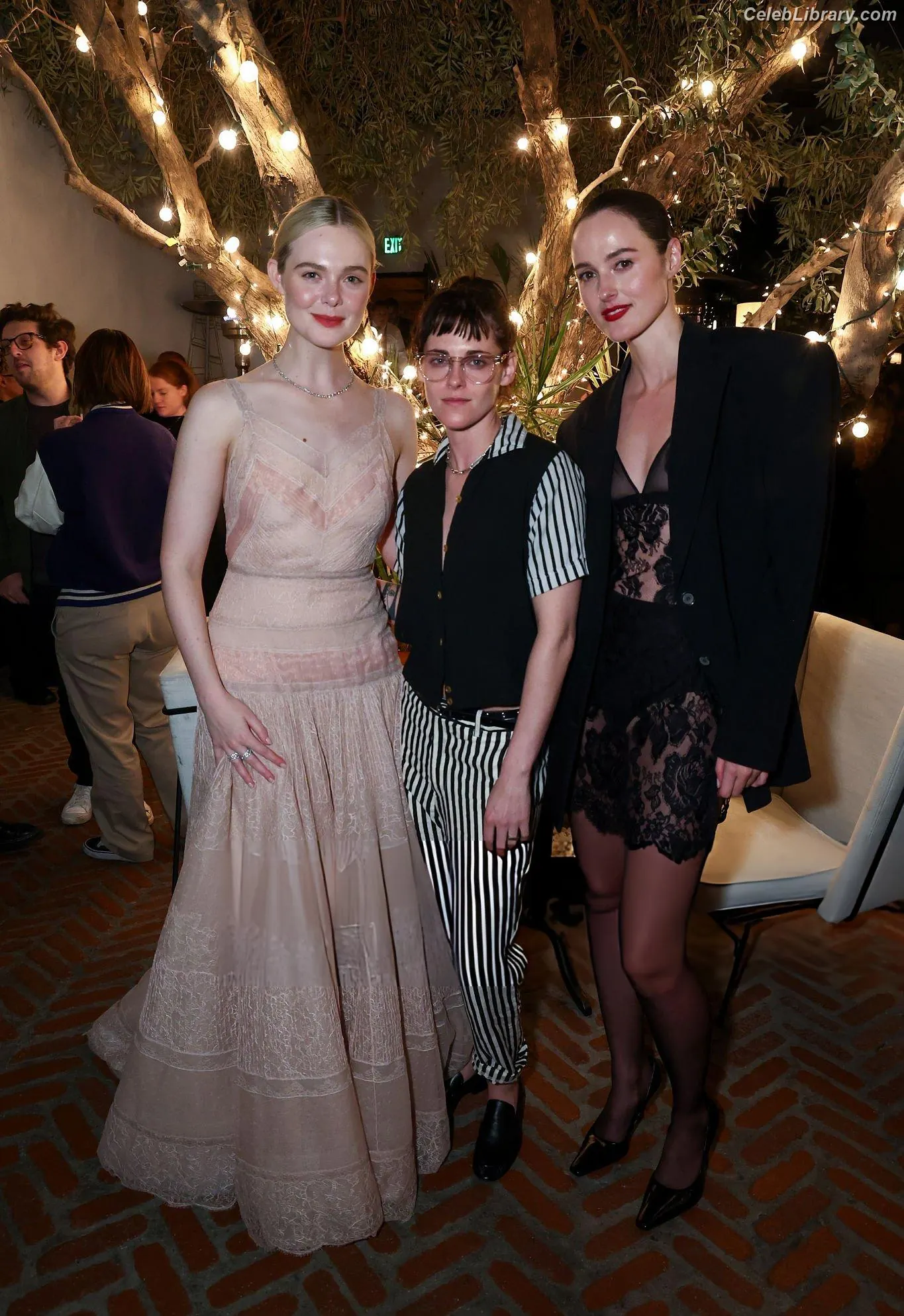 Elle Fanning photo 22 of 4118