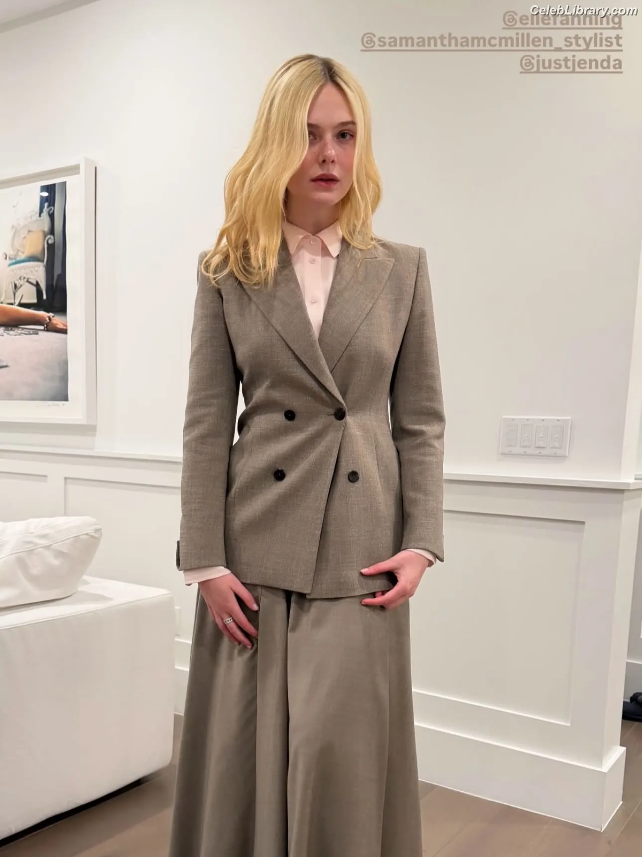 Elle Fanning photo 10 of 4118