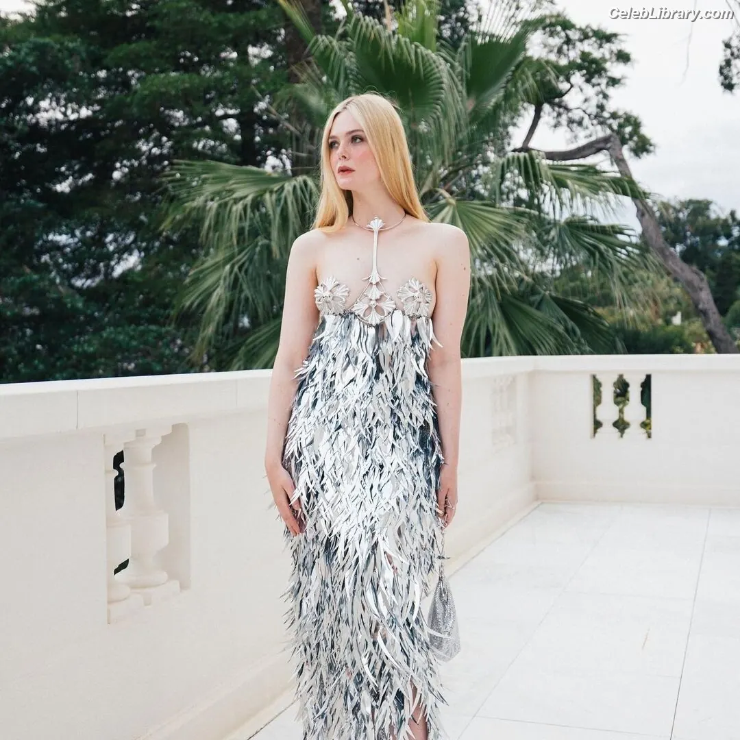 Elle Fanning photo 13 of 4118