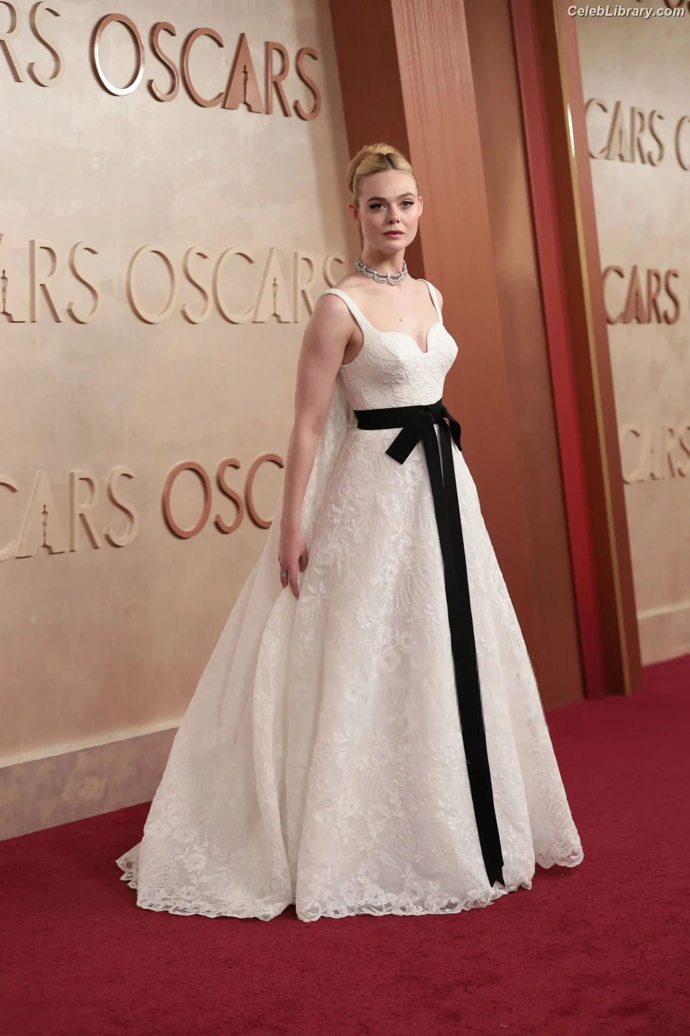 Elle Fanning photo 5 of 4118