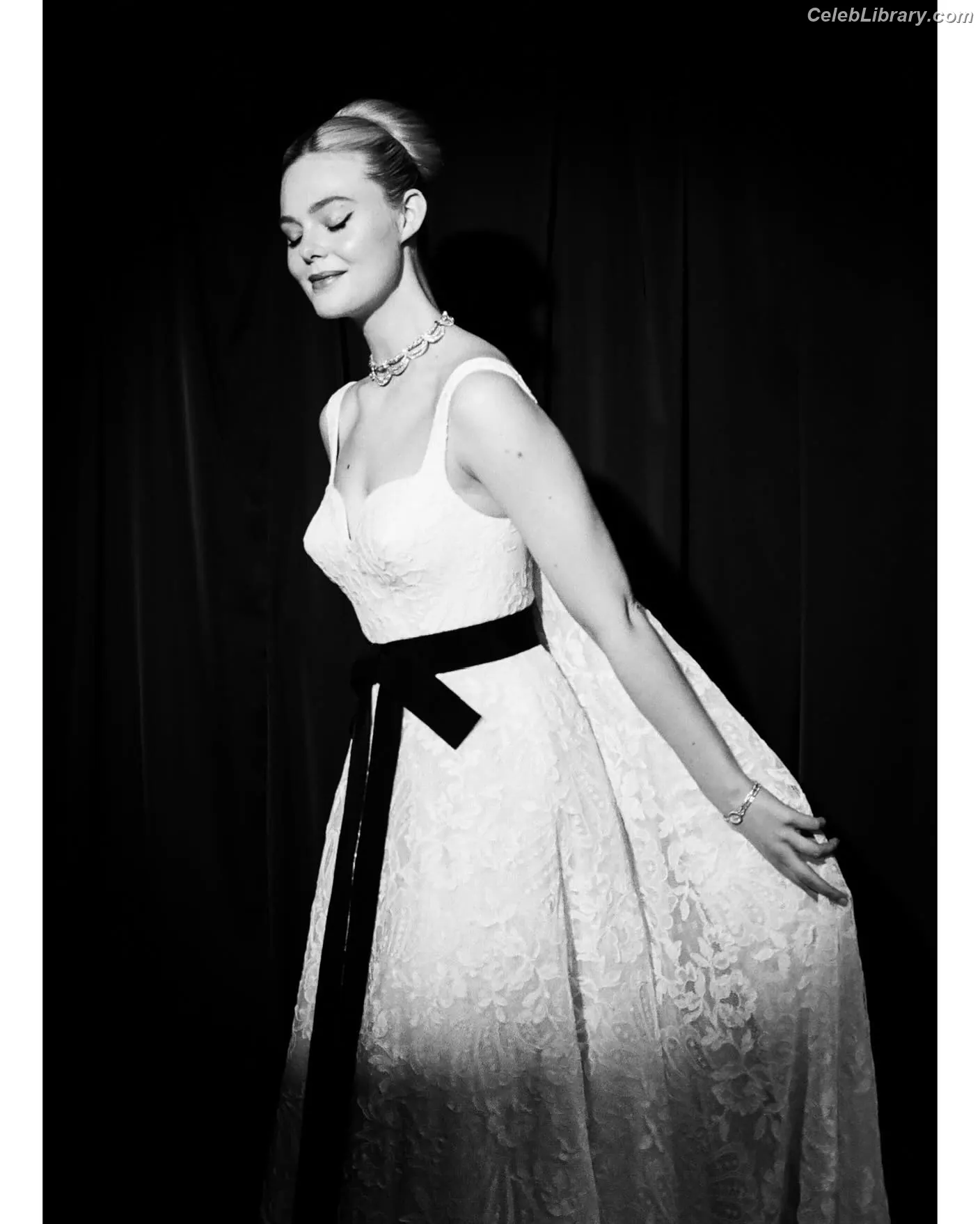 Elle Fanning photo 9 of 4118