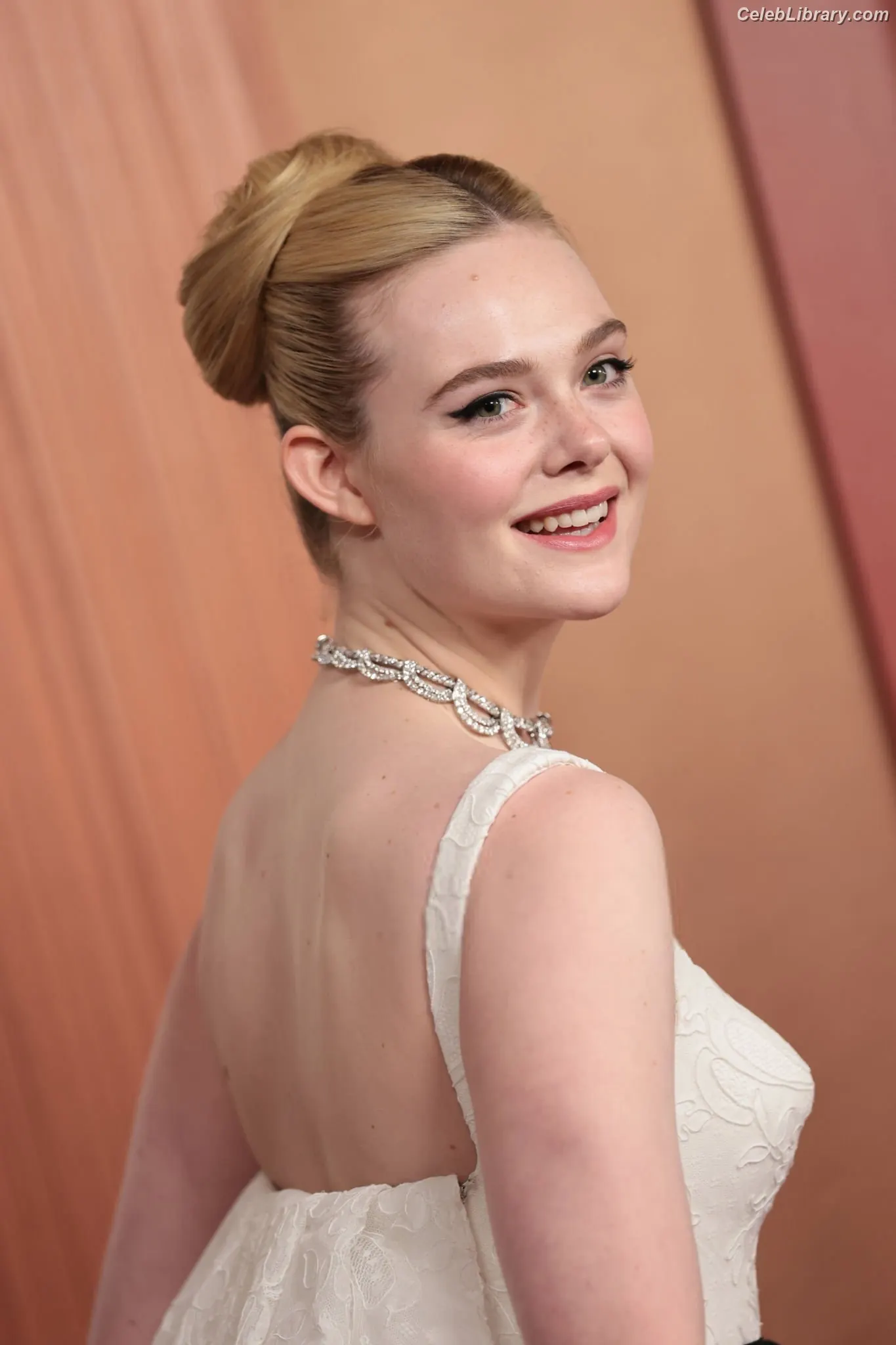 Elle Fanning photo 11 of 4118