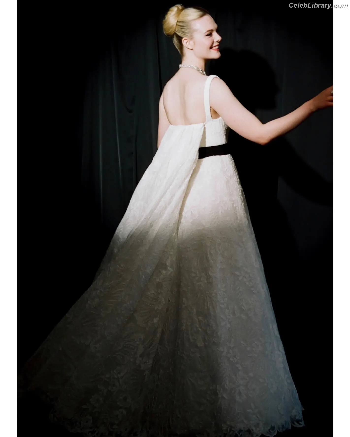 Elle Fanning photo 18 of 4118
