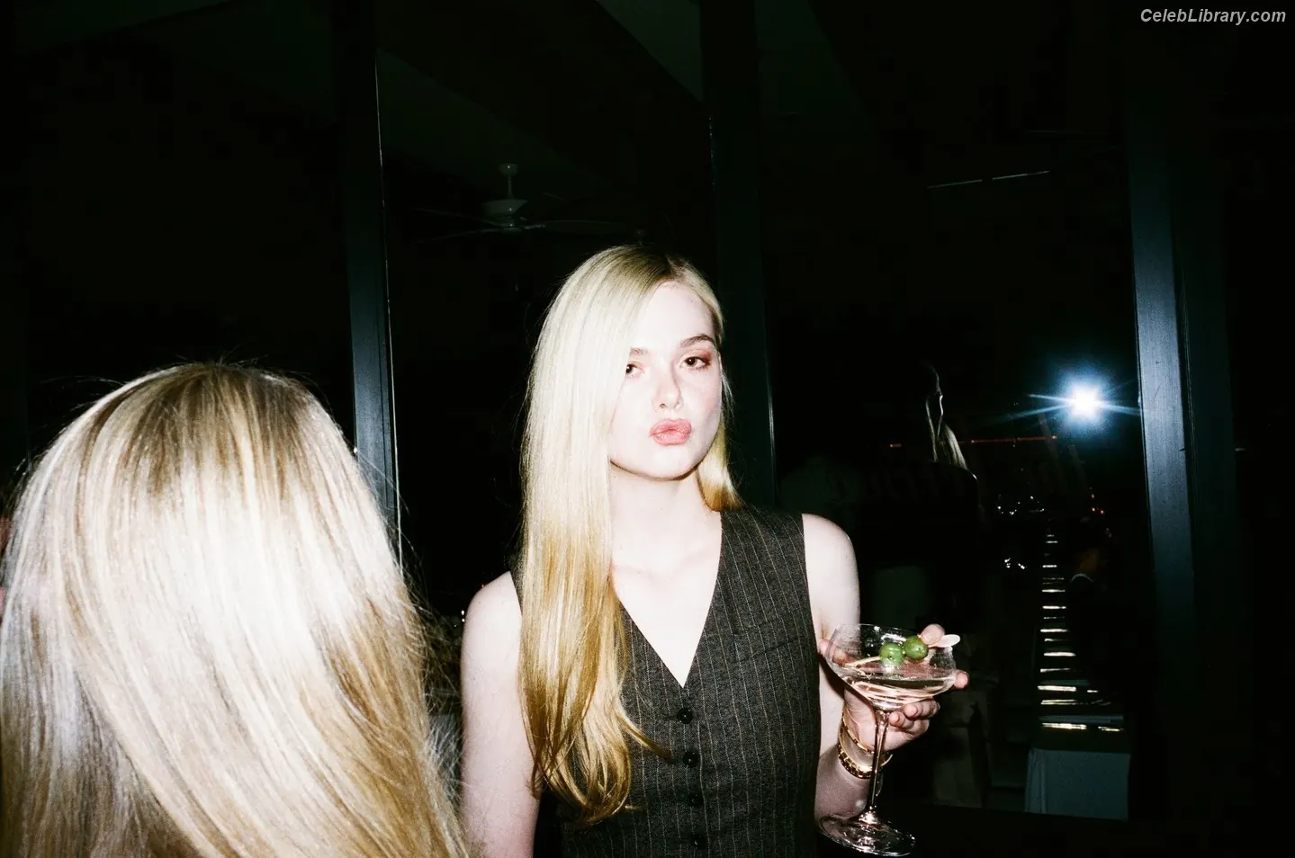 Elle Fanning photo 24 of 4118