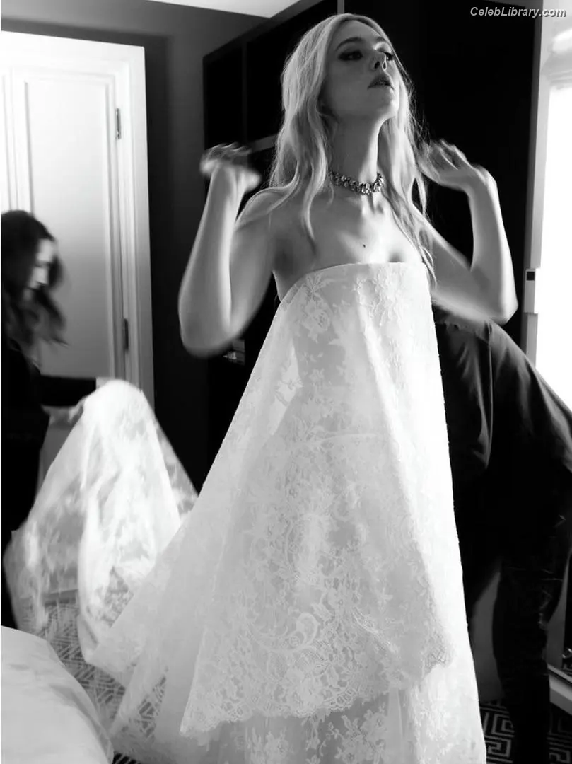 Elle Fanning photo 13 of 4118