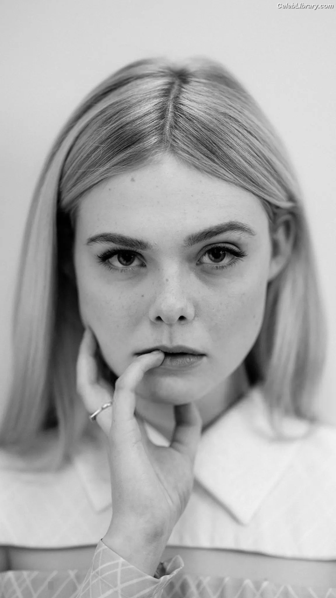 Elle Fanning photo 19 of 4118
