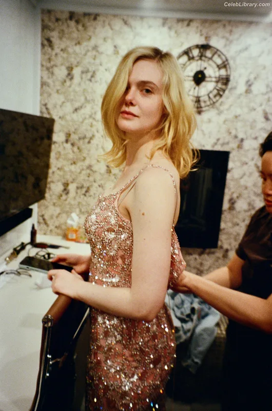 Elle Fanning photo 1 of 4114