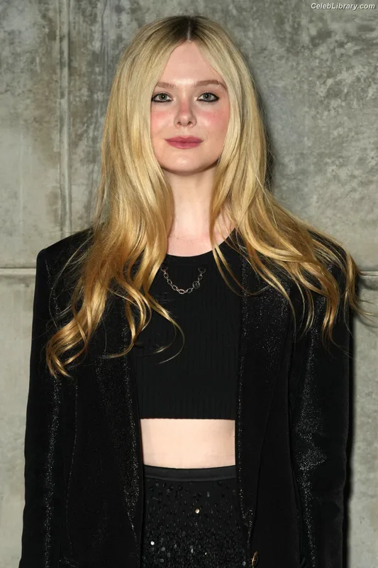 Elle Fanning photo 3 of 4114