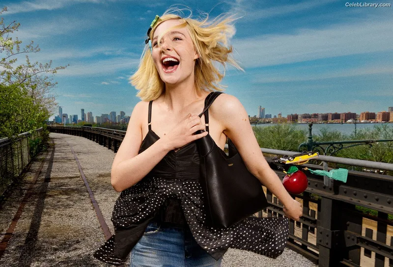 Elle Fanning photo 14 of 4114