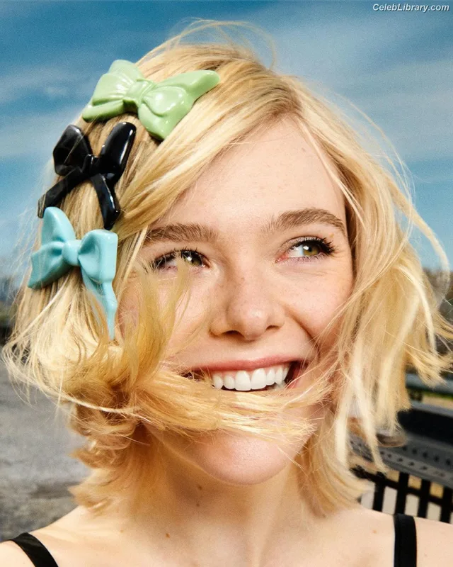 Elle Fanning photo 15 of 4114