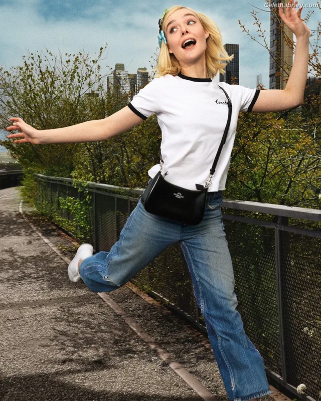 Elle Fanning photo 17 of 4114