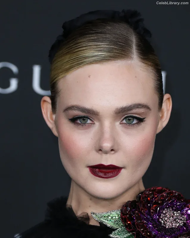 Elle Fanning photo 20 of 4114