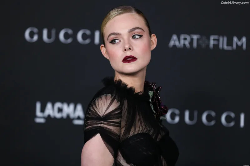 Elle Fanning photo 21 of 4114