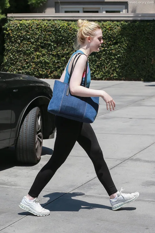 Elle Fanning photo 3 of 4114