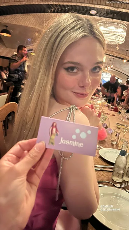 Elle Fanning photo 15 of 4114