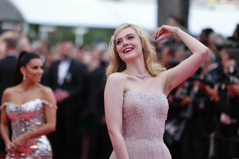 Elle Fanning photo 15 of 4114