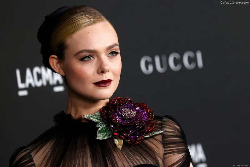 Elle Fanning photo 22 of 4114