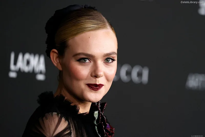 Elle Fanning photo 10 of 4114