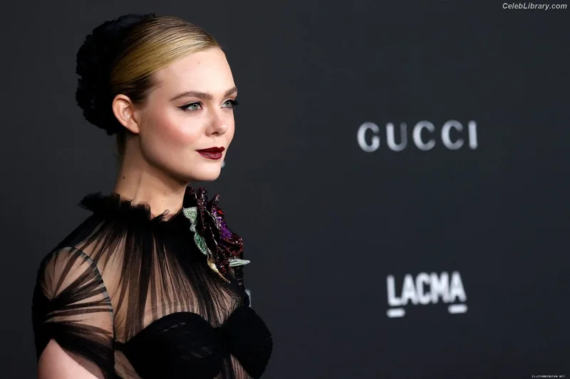 Elle Fanning photo 18 of 4114