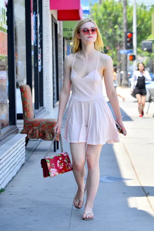 Elle Fanning photo 24 of 4114
