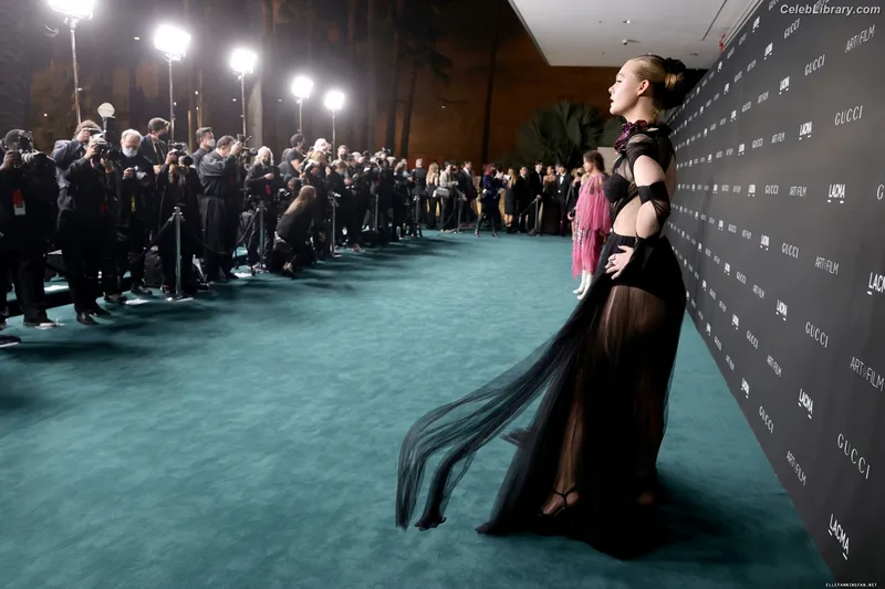 Elle Fanning photo 15 of 4114