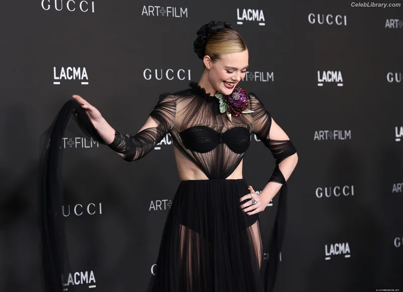 Elle Fanning photo 18 of 4114