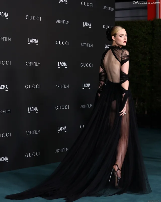 Elle Fanning photo 19 of 4114