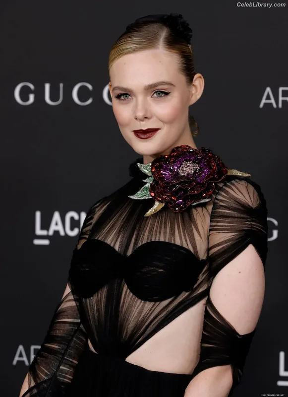 Elle Fanning photo 22 of 4114