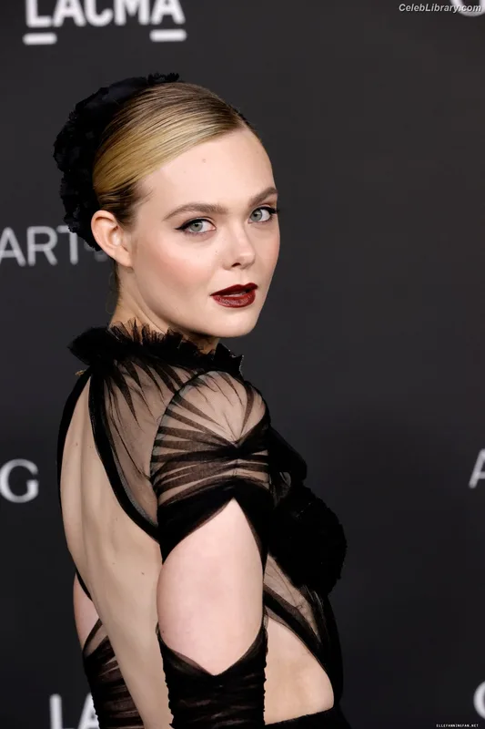 Elle Fanning photo 2 of 4114