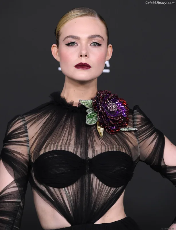 Elle Fanning photo 14 of 4114