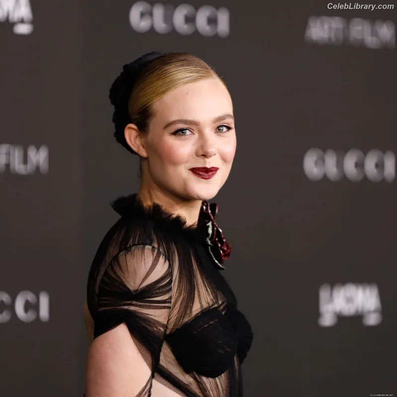 Elle Fanning photo 21 of 4114