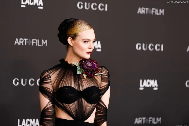 Elle Fanning photo 7 of 4114