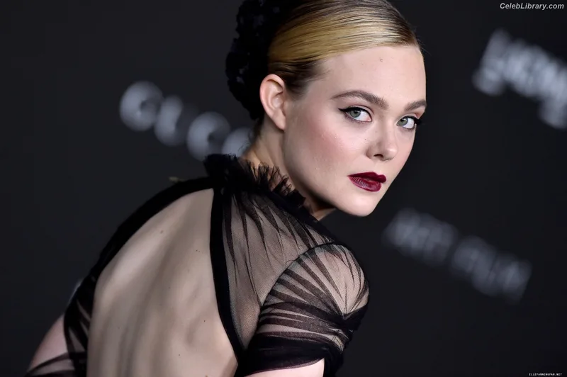 Elle Fanning photo 9 of 4114