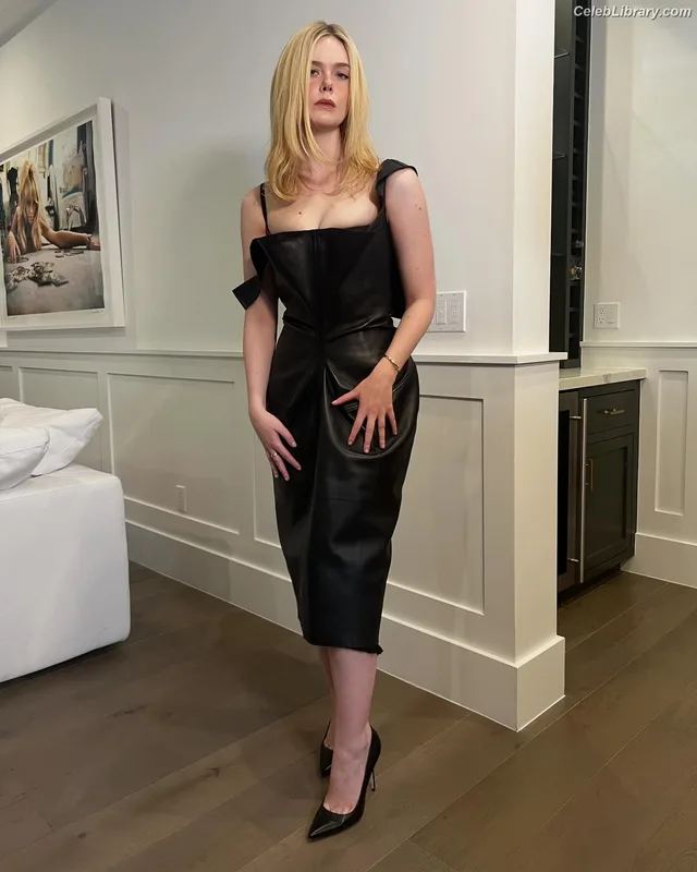 Elle Fanning photo 17 of 4114