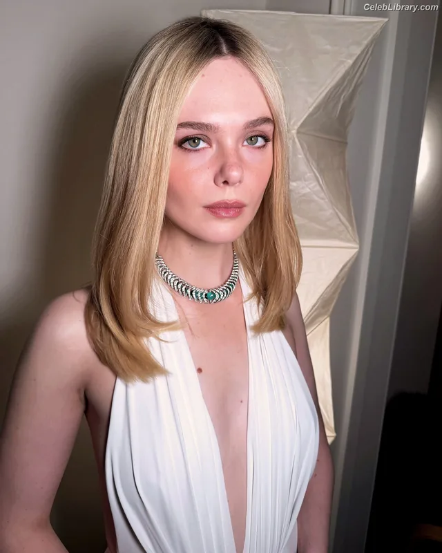Elle Fanning photo 20 of 4114