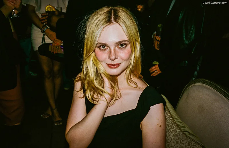 Elle Fanning photo 8 of 4114
