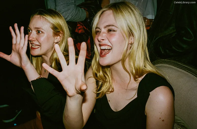 Elle Fanning photo 9 of 4114