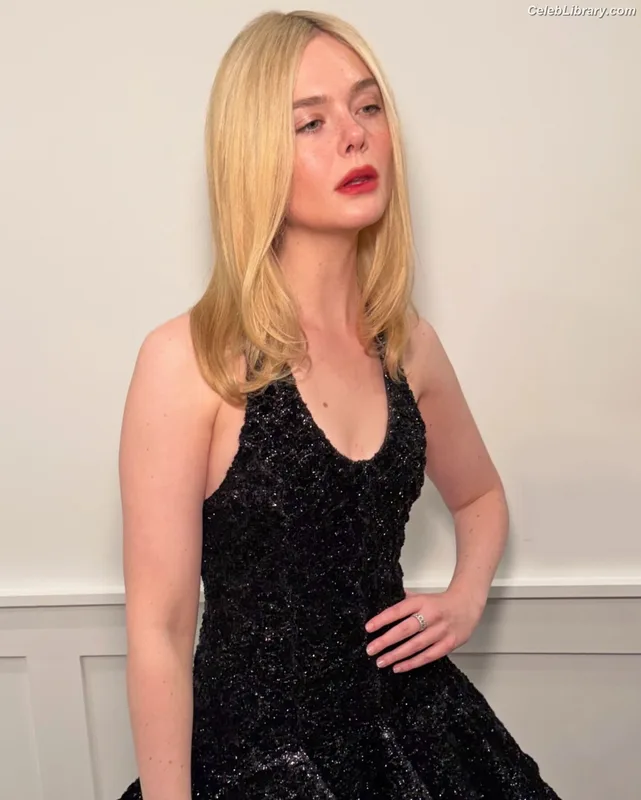 Elle Fanning photo 19 of 4114