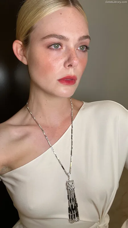 Elle Fanning photo 20 of 4114