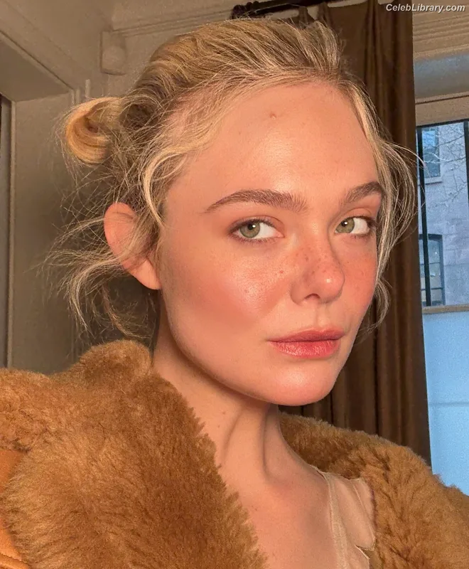 Elle Fanning photo 22 of 4114