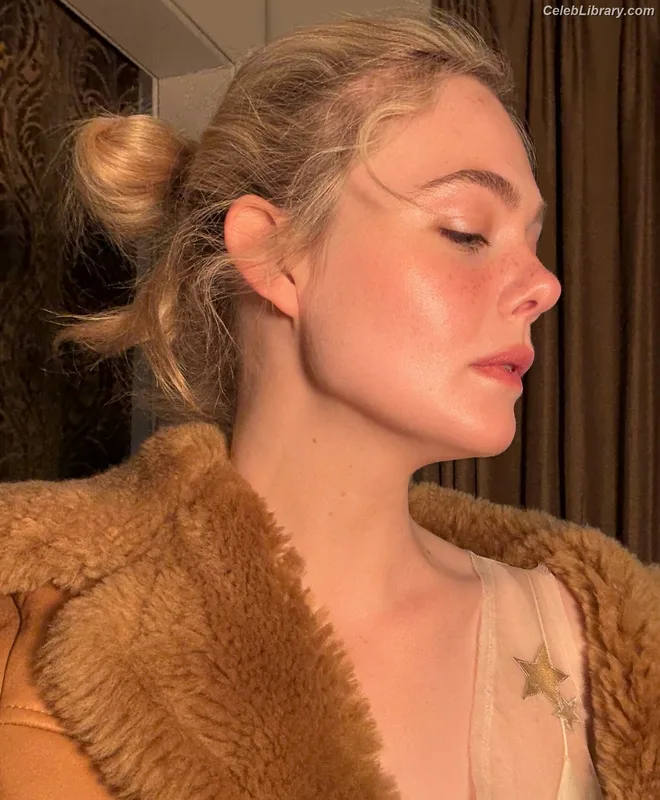 Elle Fanning photo 23 of 4114