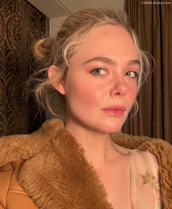 Elle Fanning photo 1 of 4114