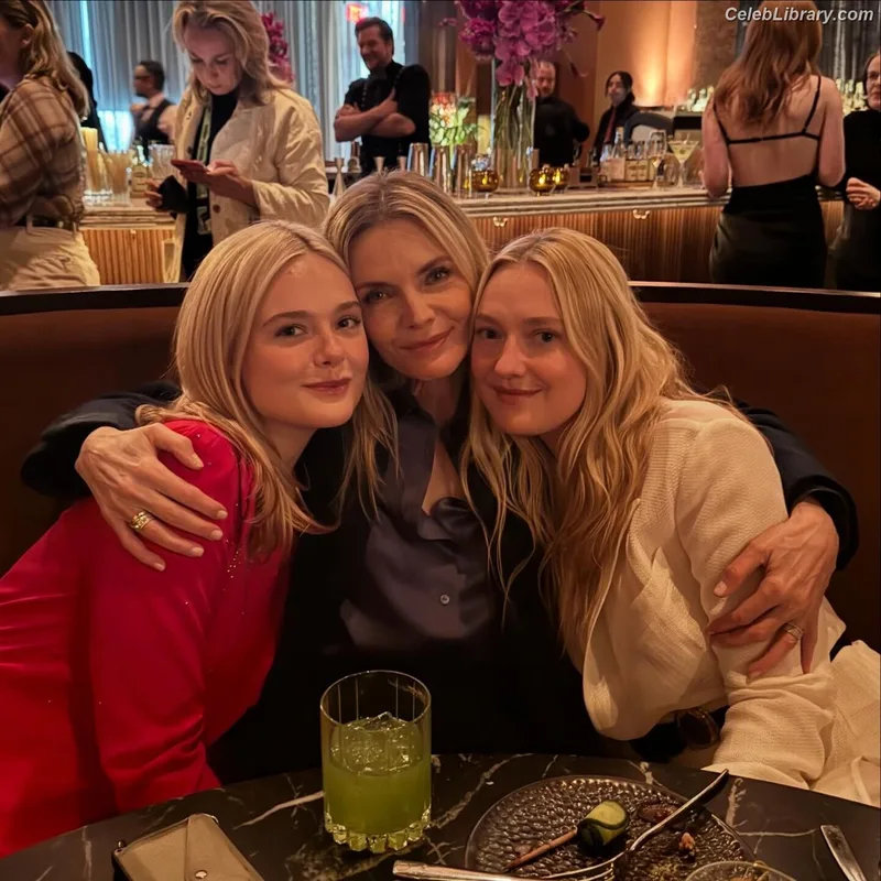Elle Fanning photo 14 of 4114