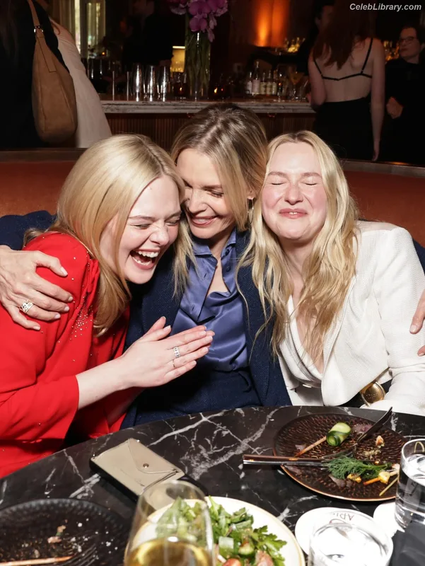 Elle Fanning photo 16 of 4114