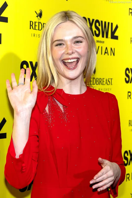 Elle Fanning photo 20 of 4114